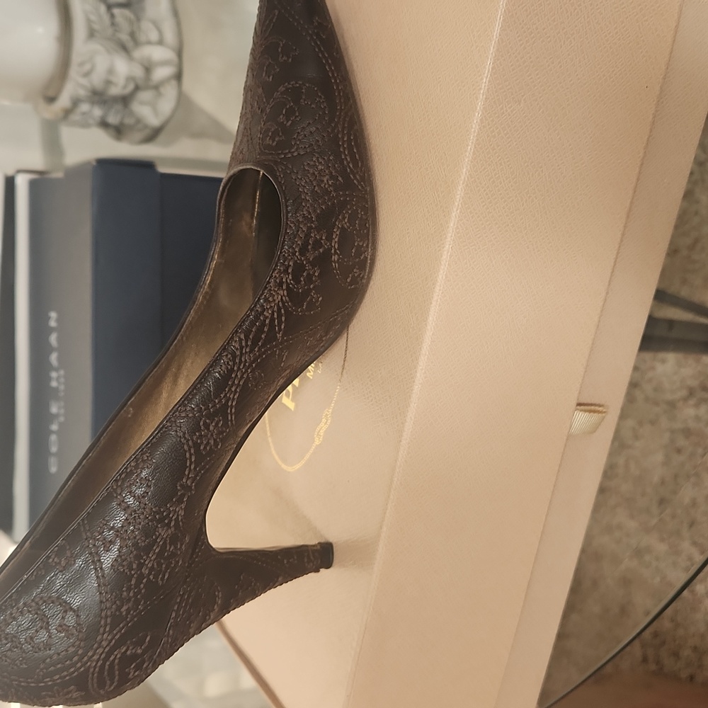 PRADA MILANO MADE IN ITALY SIZE 381/2 HEELS. All my shoes are authentic. - Picture 5 of 9